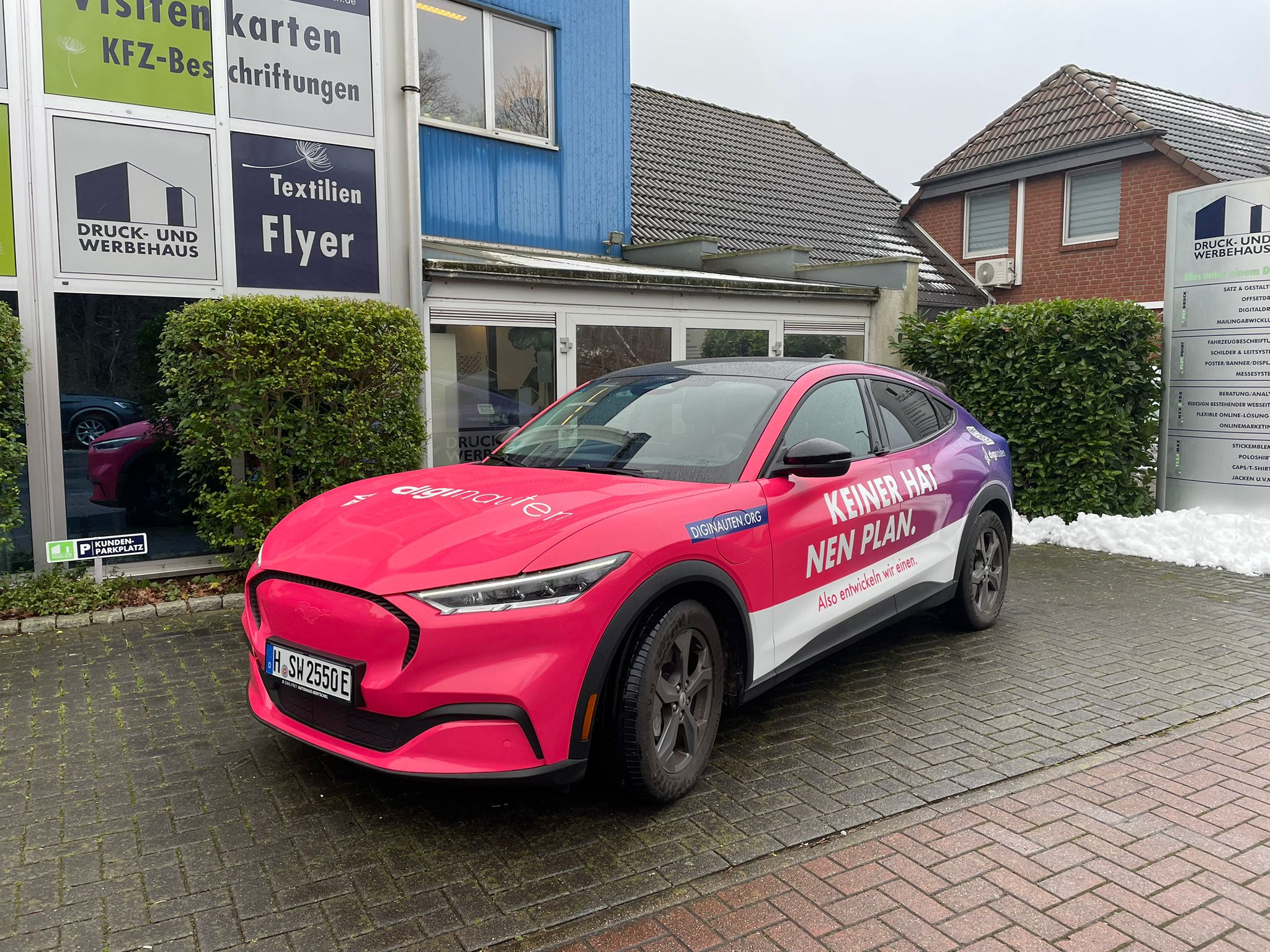 Auto Folierung Vollfolierung Digitaldruck Köln von fahrzeugbeschriftung-koeln.de