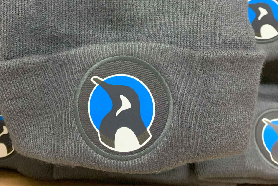 Wintermütze mit hochwertig gestickter Bildmarke als individuelle Arbeitsbekleidung.