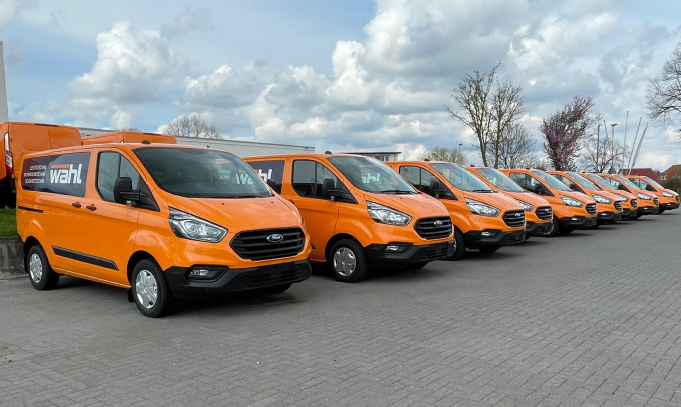 Folierung Transporter Teilfolierung Flotte - fahrzeugbeschriftung-koeln.de