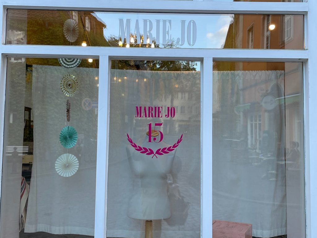 Marie Jo 15 Schaufensterbeschrifung