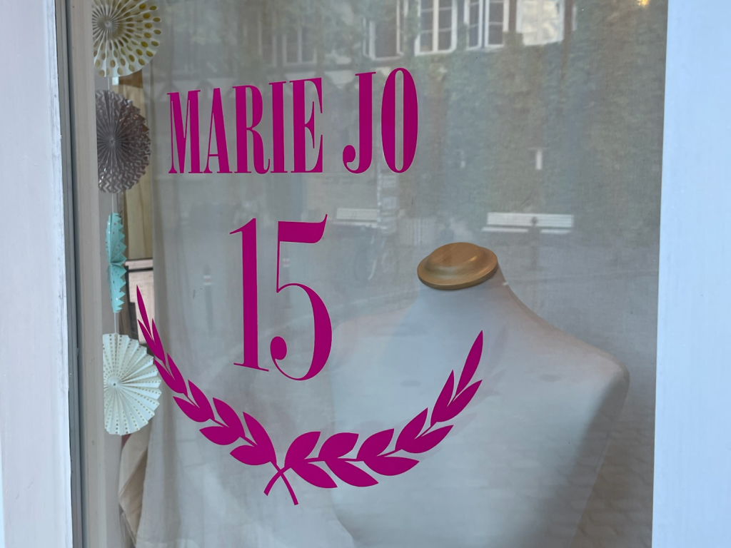 Marie Jo 15 Schaufensterbeschrifung