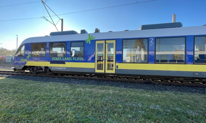 Folierung Züge Folienschnitt - fahrzeugbeschriftung-koeln.de